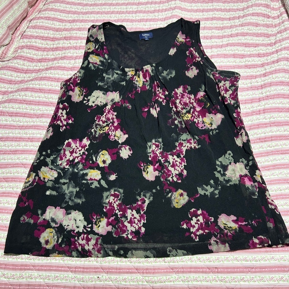 Reitmans Plus -2x black/ flowered lined top/blouse- pleated neckline- sleeveless